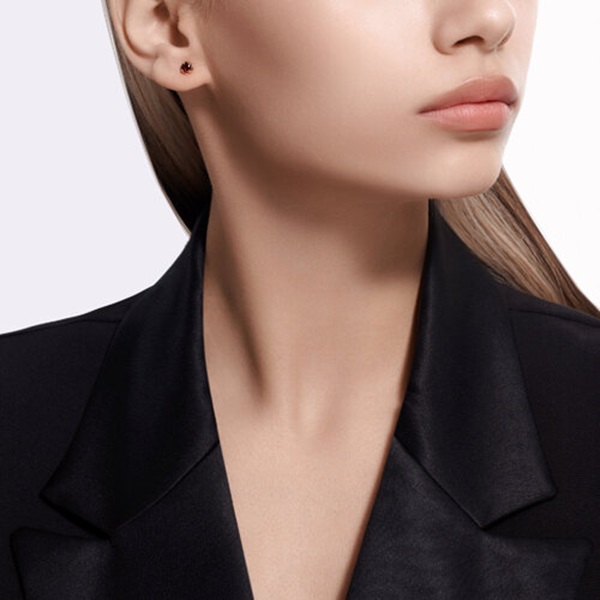 Серьги пусеты из красного золота с гранатами