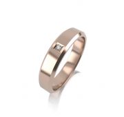 Обручальное кольцо из красного золота с бриллиантом