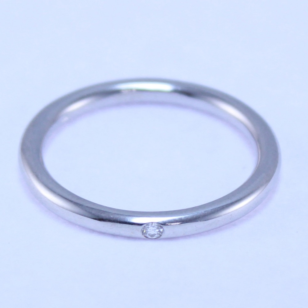 Кольцо из белого золота с бриллиантом