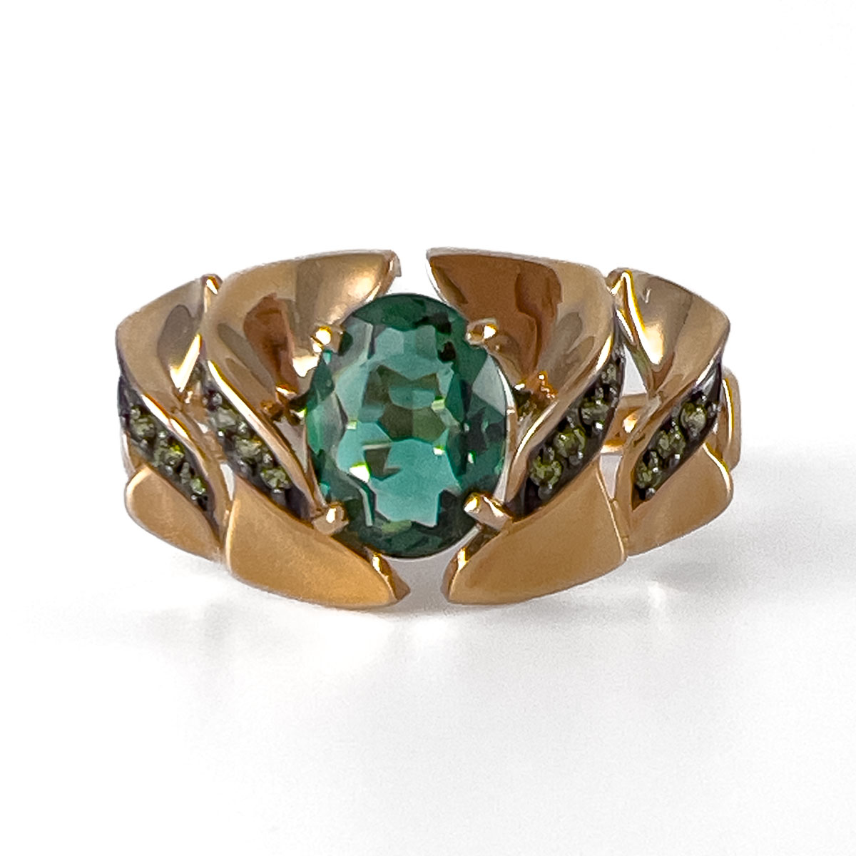 Кольцо из золота с турмалином и фианитами