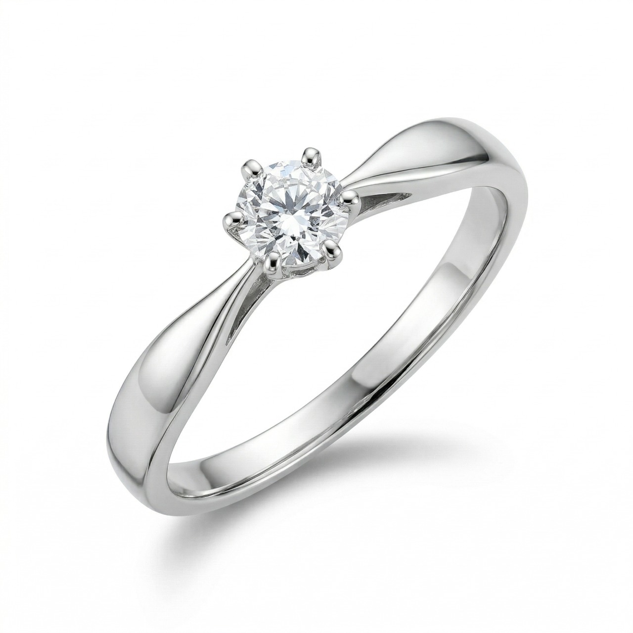 Кольцо из белого золота с бриллиантом