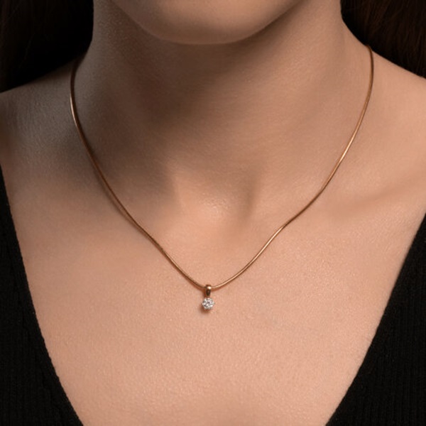 Подвеска из красного золота с выращенным бриллиантом и рубином