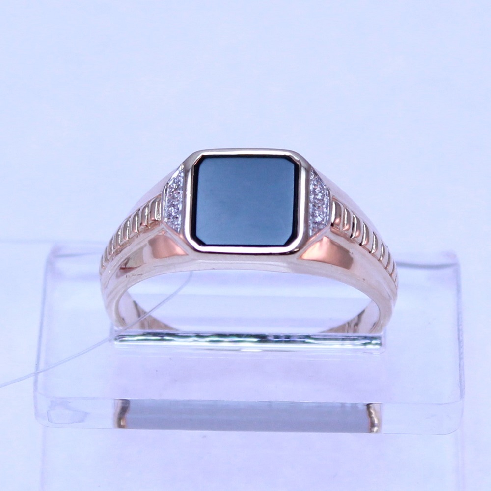 Печатка из красного золота с ониксом и бриллиантами