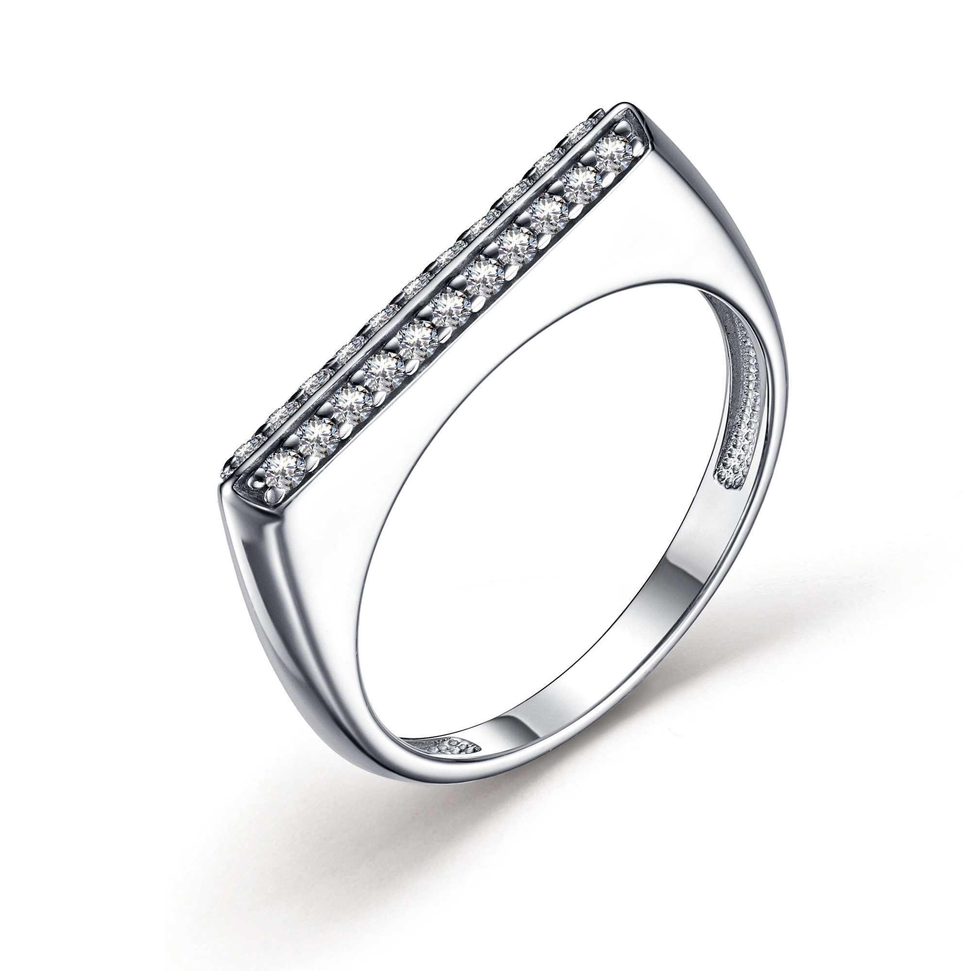 Кольцо из серебра с фианитами