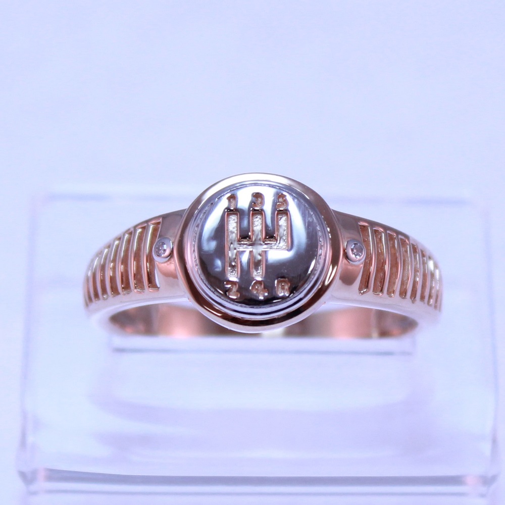 Кольцо из красного золота с бриллиантами