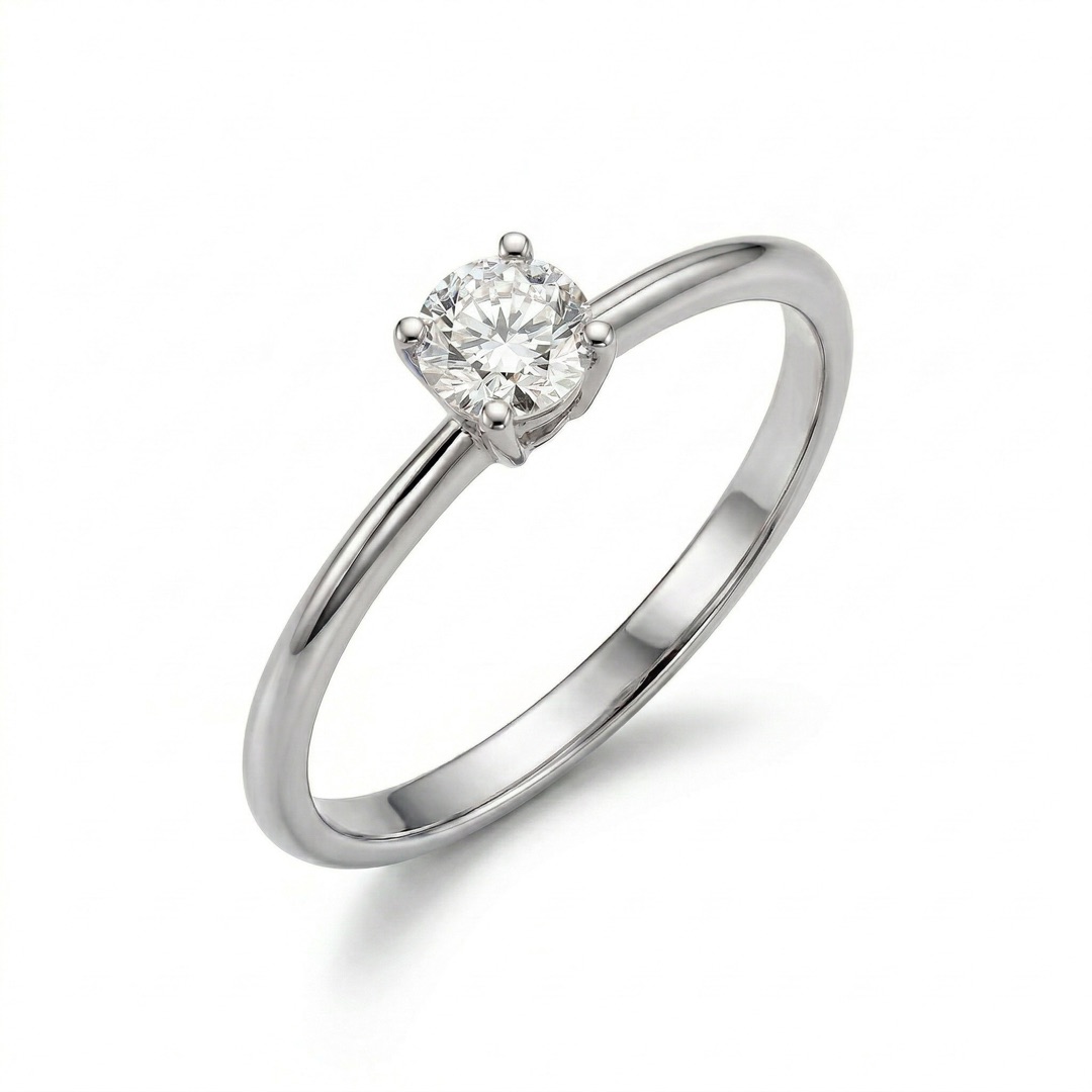 Кольцо из белого золота с бриллиантом