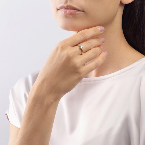 Кольцо из красного золота с фианитом