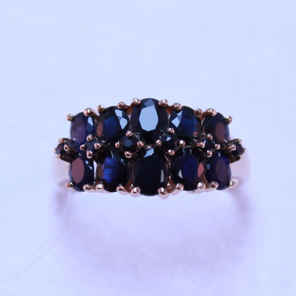 Кольцо из красного золота с сапфирами