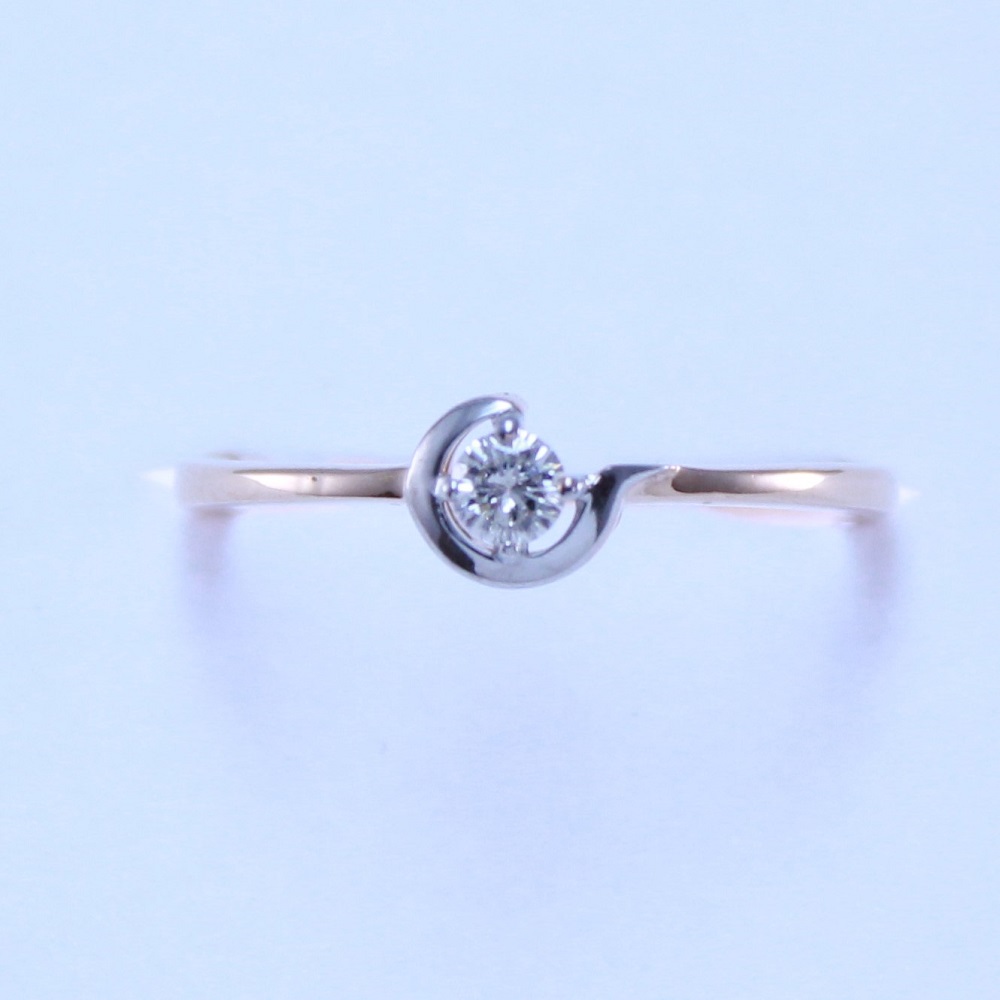 Кольцо из красного золота с бриллиантом