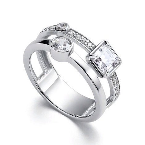 Кольцо из серебра с фианитами