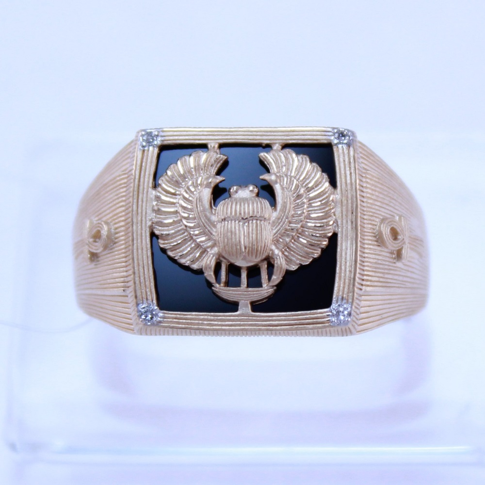 Печатка из красного золота с ониксом и бриллиантами