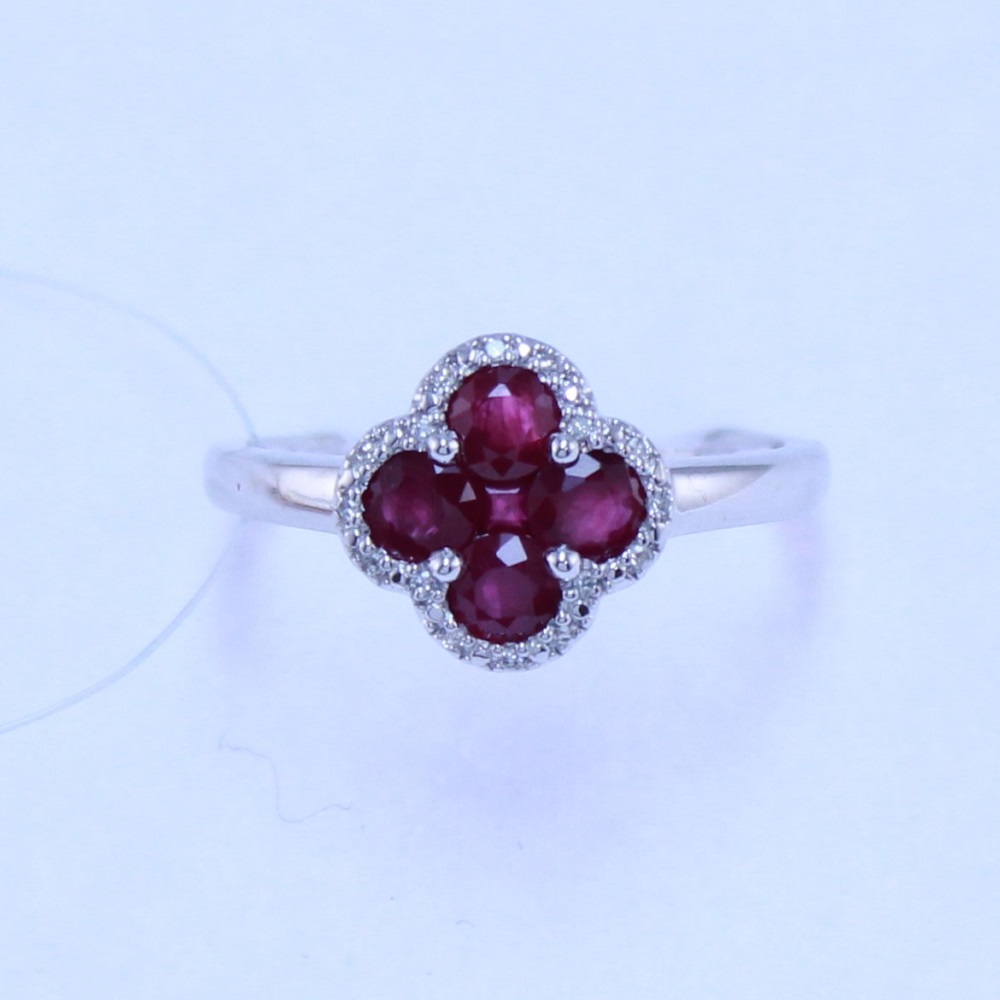 Кольцо из белого золота с рубинами и бриллиантами