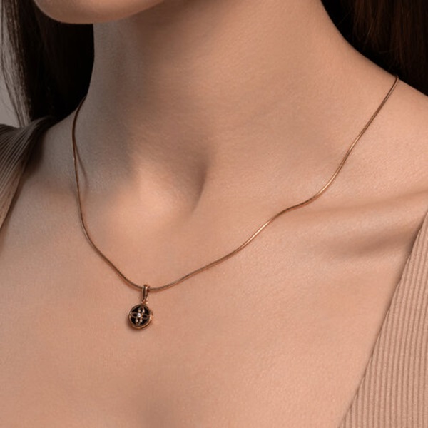 Подвеска из красного золота с агатом и фианитом