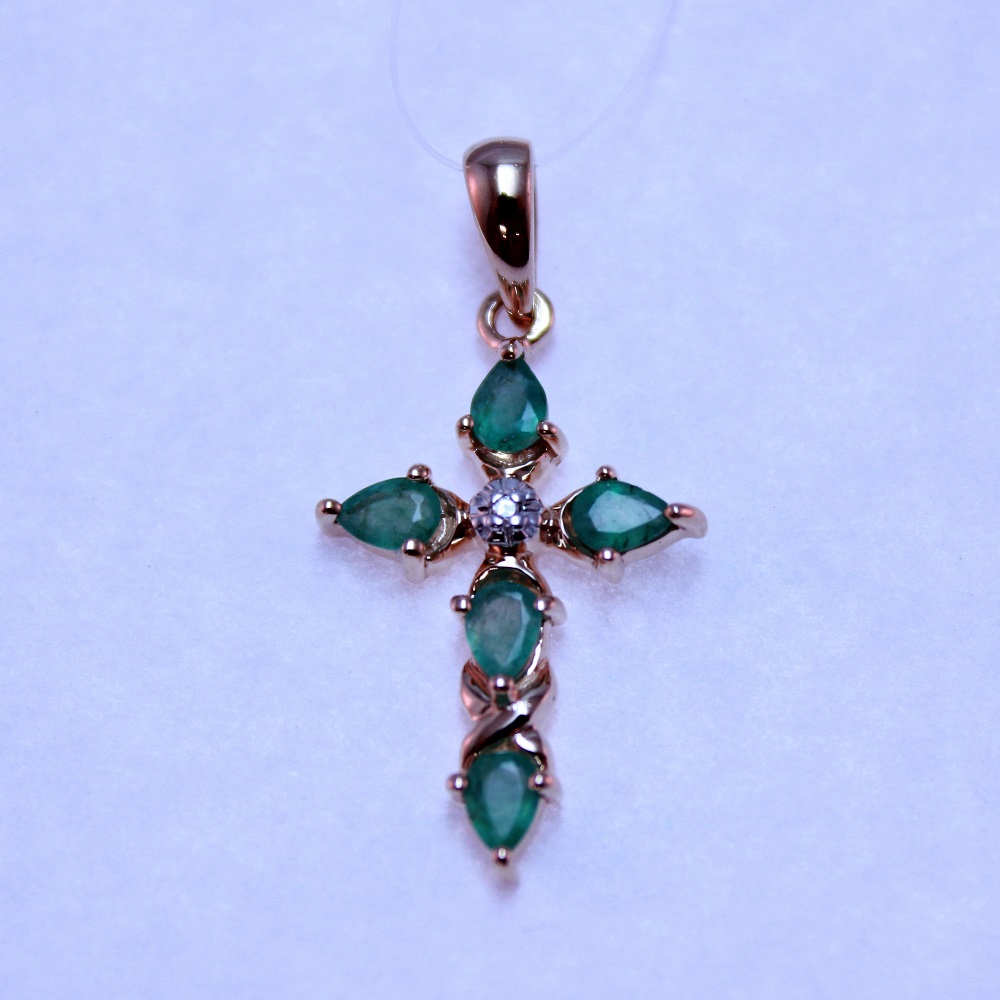 Декоративный крестик из красного золота с изумрудами и бриллиантом