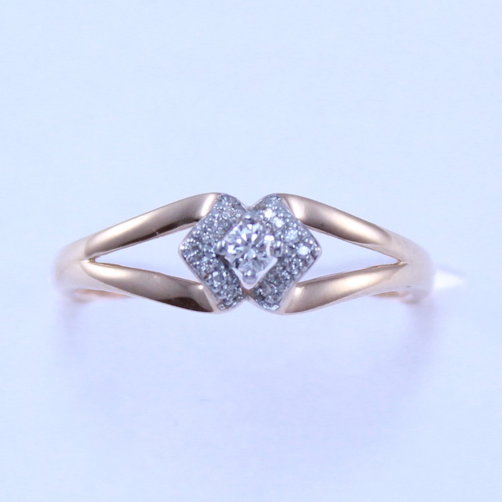 Кольцо из красного золота с бриллиантами