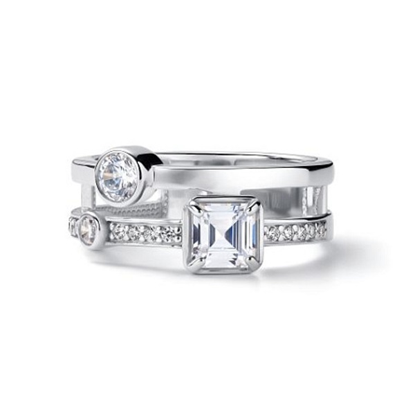 Кольцо из серебра с фианитами