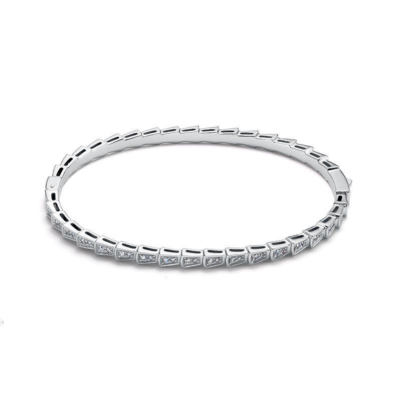 Браслет из белого золота с бриллиантами