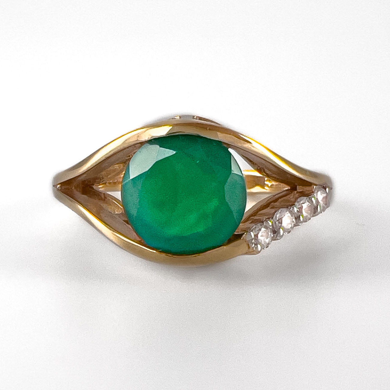 Кольцо из золота с агатом и фианитами