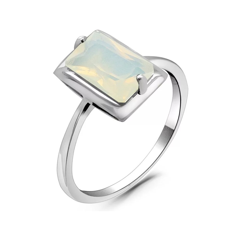 Кольцо из серебра с лунным камнем