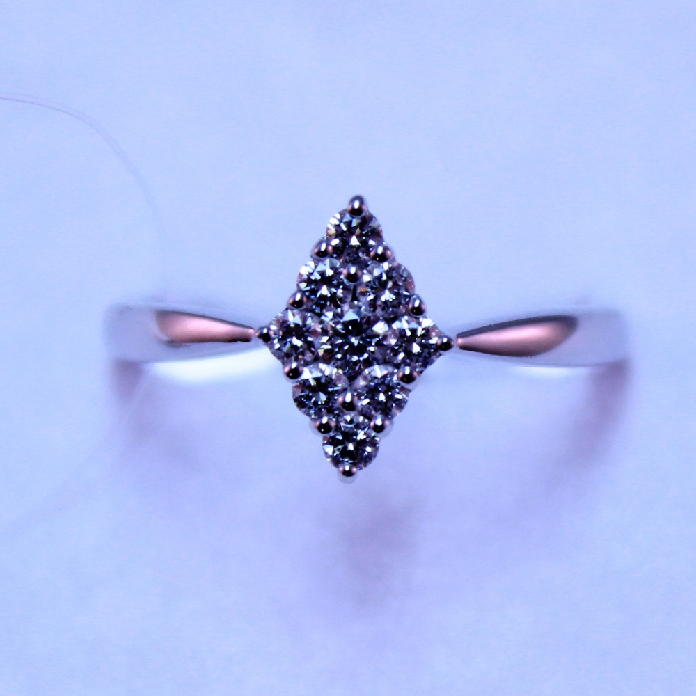 Кольцо из белого золота с бриллиантами