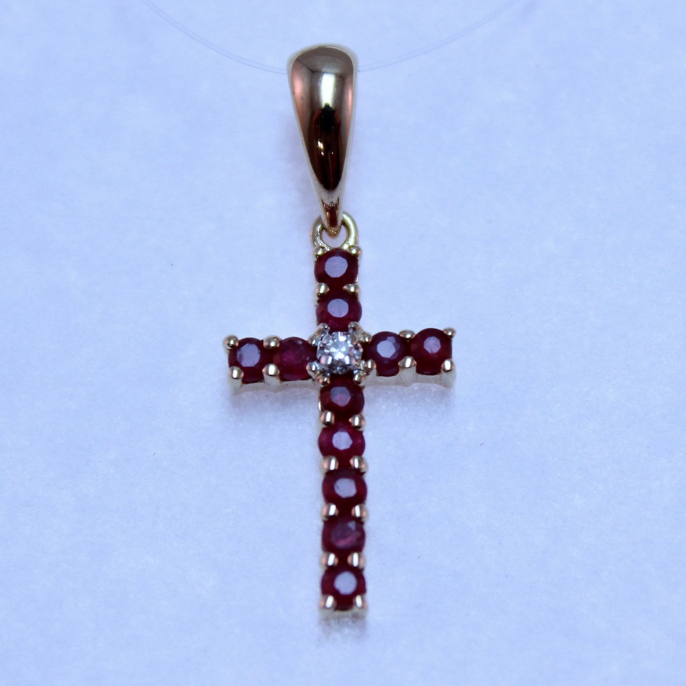 Декоративный крестик из красного золота с рубинами и бриллиантом