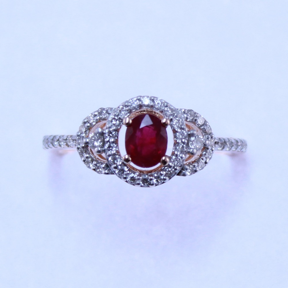 Кольцо из красного золота с рубином и бриллиантами