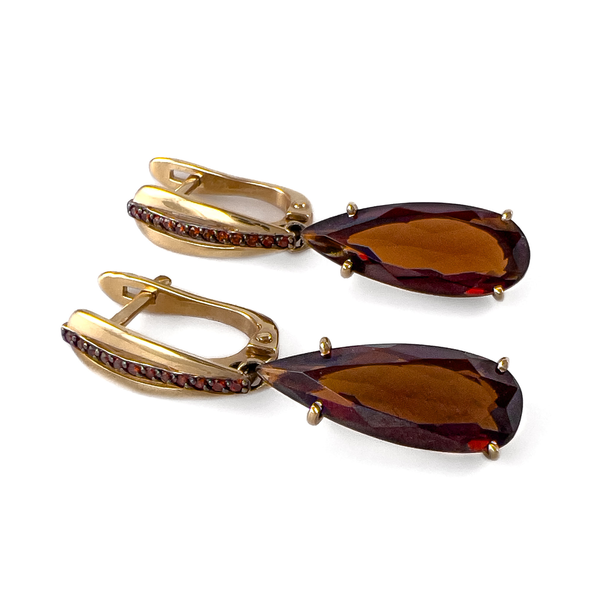 Серьги из красного золота с гранатом и фианитами