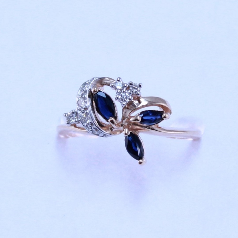 Кольцо из красного золота с сапфирами и бриллиантами