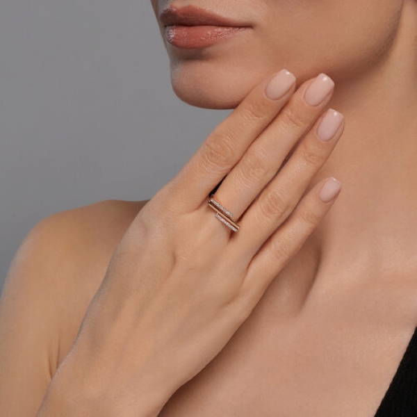 Кольцо из красного золота с фианитами