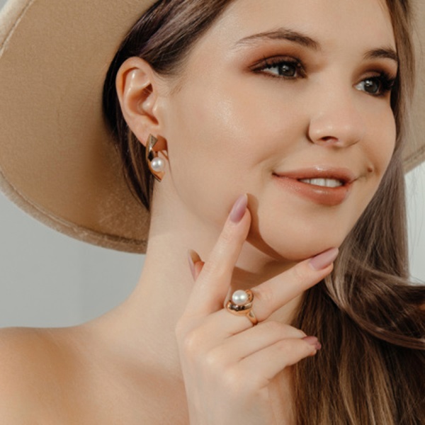 Серьги из красного золота с жемчугом