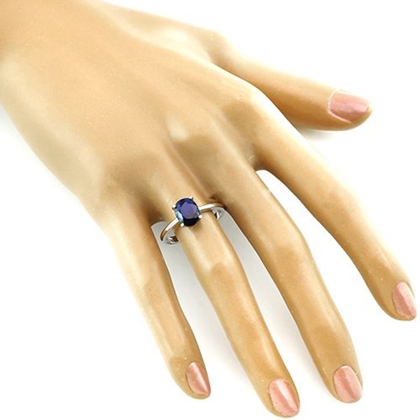 Кольцо из серебра с корундом