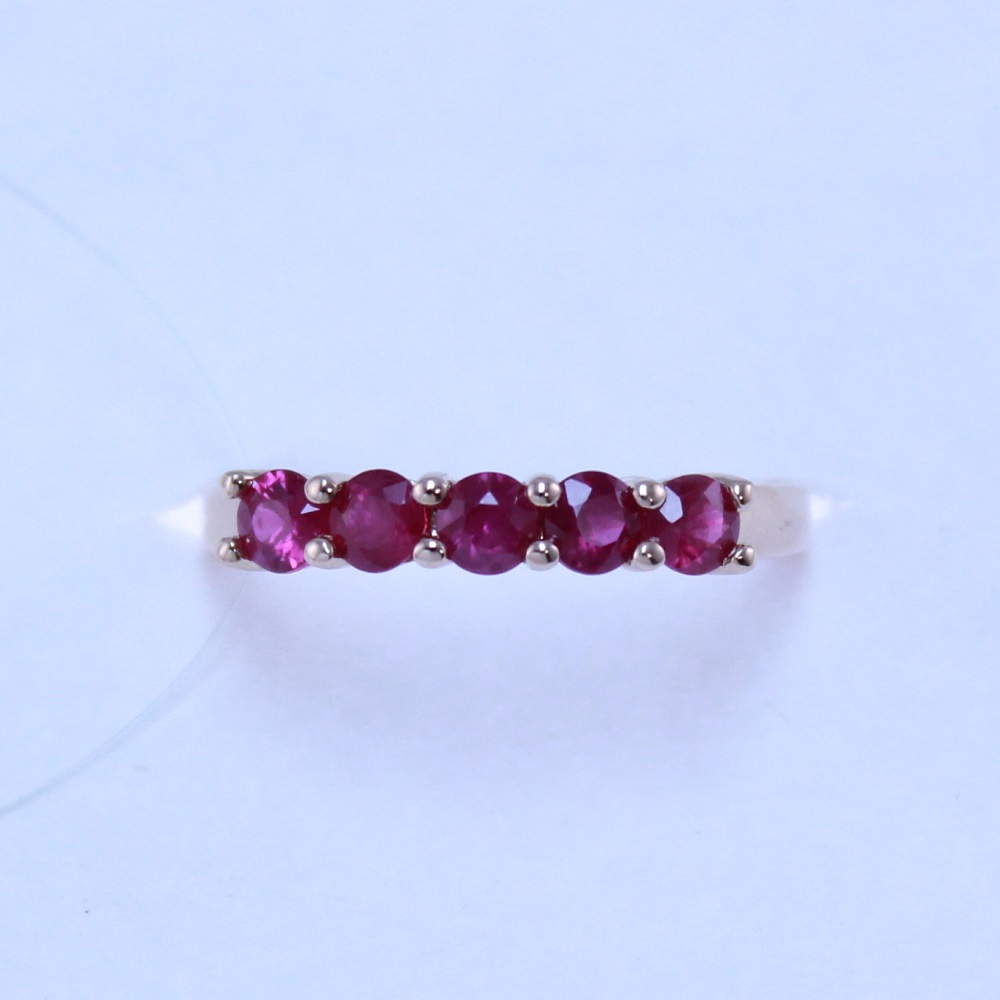 Кольцо из красного золота с рубинами