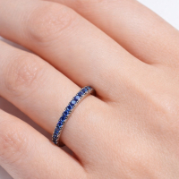 Кольцо из белого золота с сапфирами