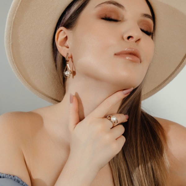 Кольцо из красного золота с жемчугом