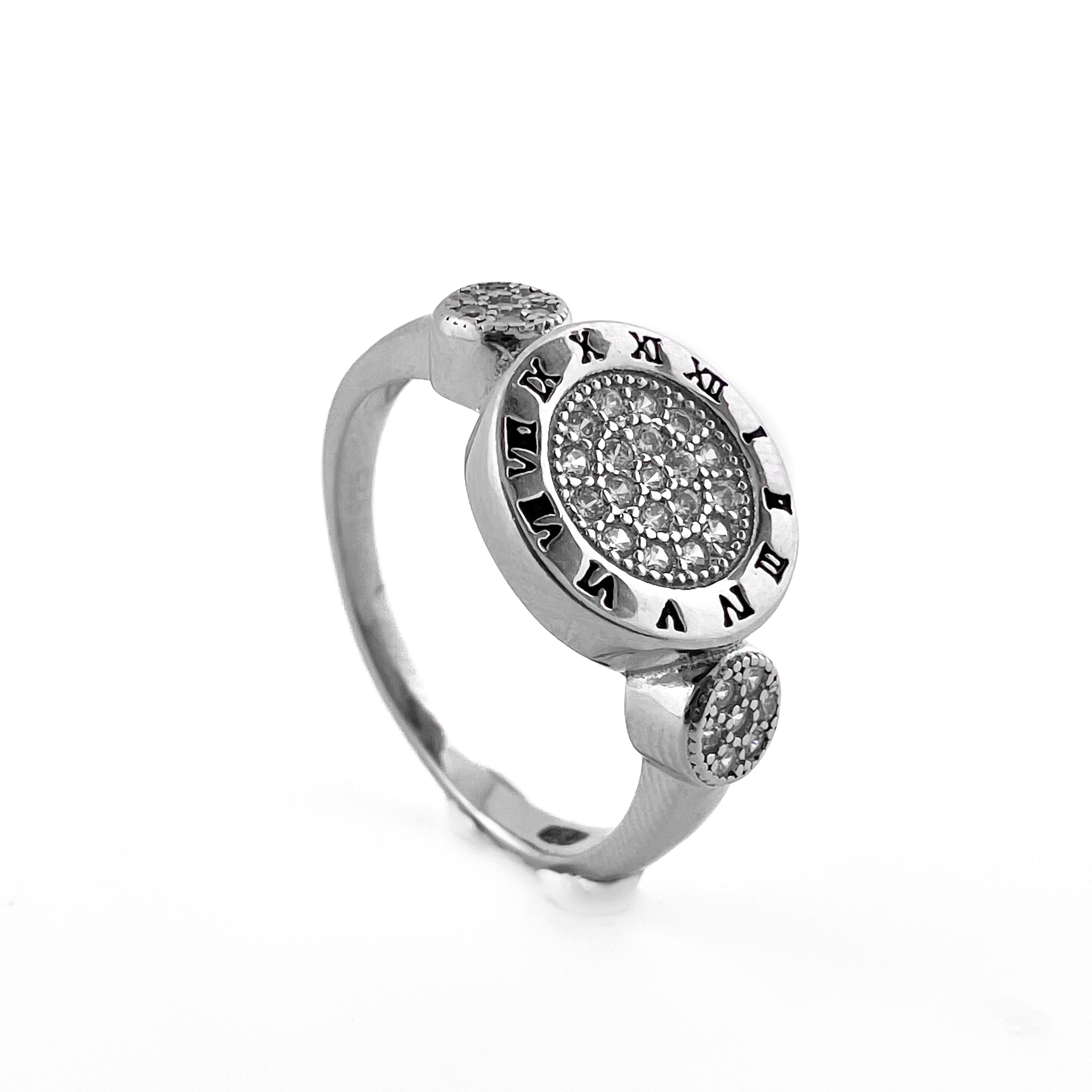 Кольцо из серебра с фианитами