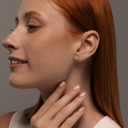 Серьги пусеты из белого золота с бриллиантами