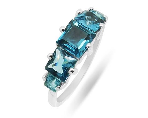 Кольцо из серебра с топазами