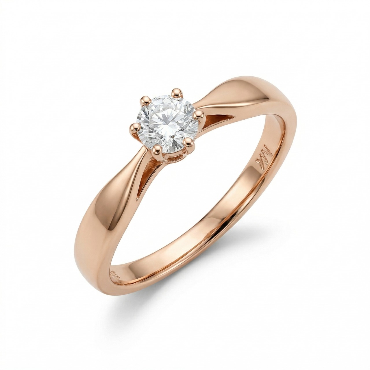 Кольцо из красного золота с бриллиантом