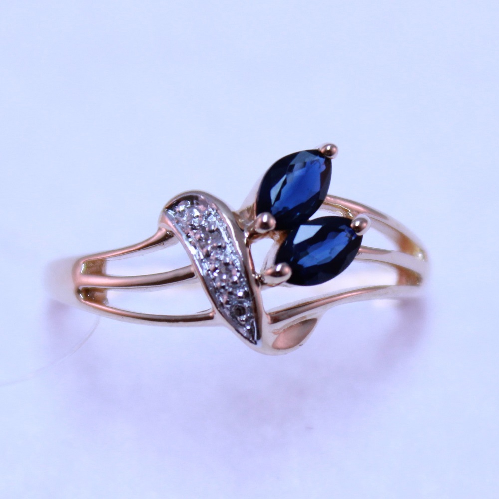 Кольцо из золота с сапфирами и бриллиантами