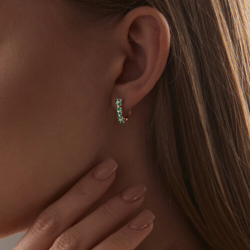 Серьги из красного золота с бриллиантами и изумрудами