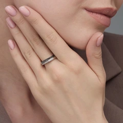 Кольцо из белого золота с бриллиантами