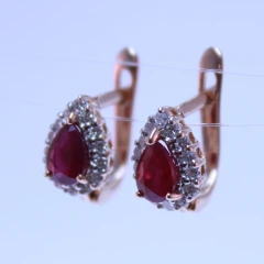 Серьги из красного золота с рубинами и бриллиантами