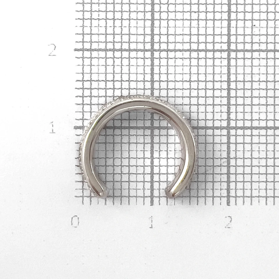 Серьга кафф из серебра с цирконом