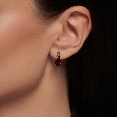 Серьги из красного золота с гранатами и фианитами