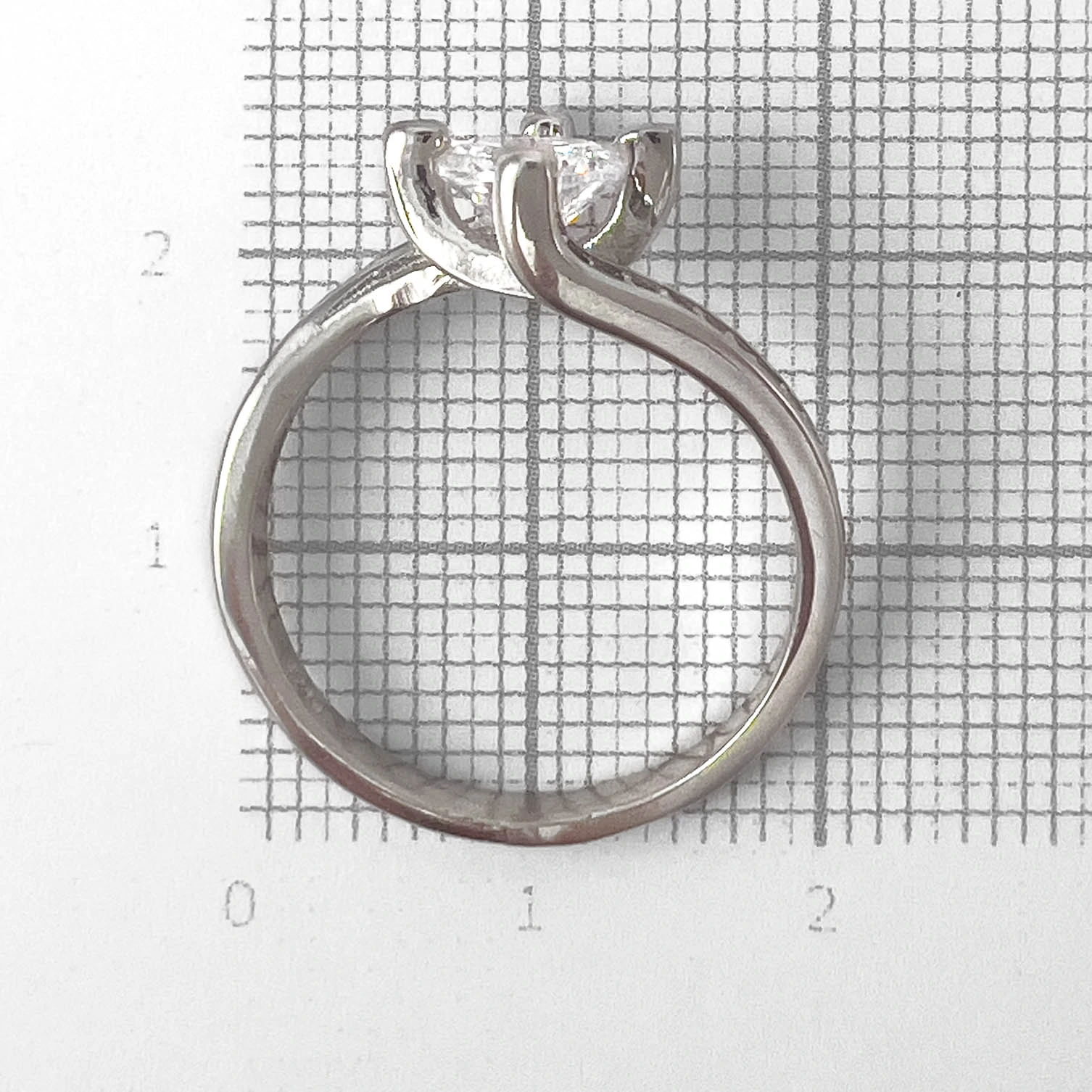Кольцо из серебра с цирконом