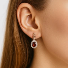 Серьги из красного золота с гранатами и бриллиантами
