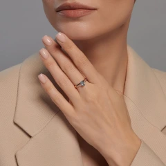 Кольцо из красного золота с топазом и фианитами