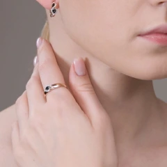 Кольцо из золота с сапфиром и бриллиантами