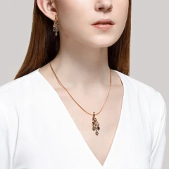 Серьги из красного золота с миксом камней
