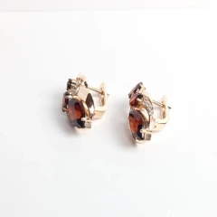 Серьги из красного золота с гранатами и фианитами